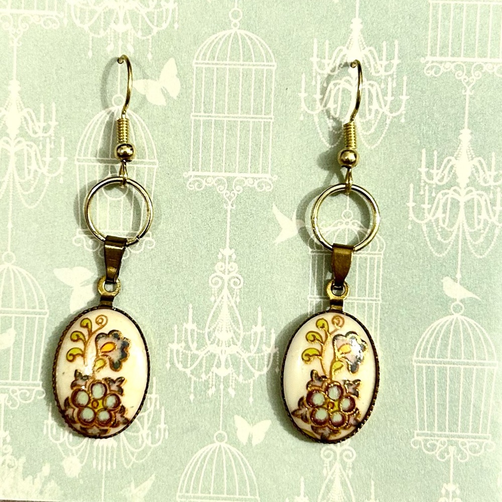 Floral Gold and Cream Earrings - Picture 2 of 5